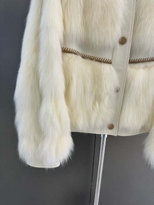 Fur coat of fox fur фото 3