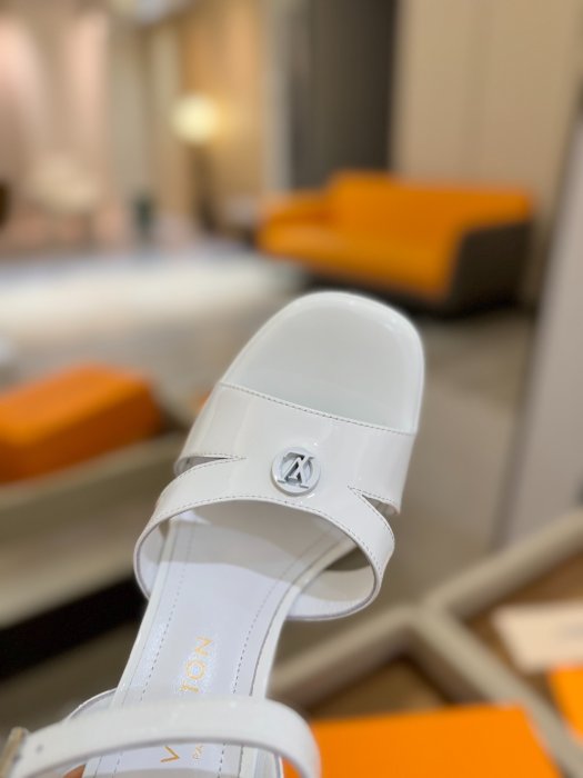 Босоножки фото 9