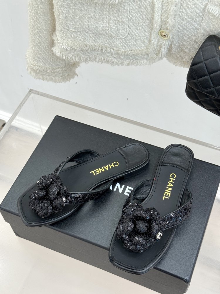 Шлепанцы женские фото 2