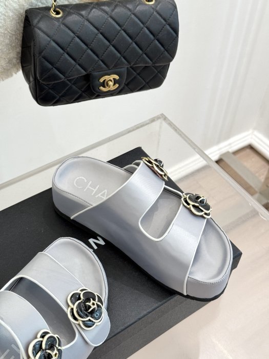 Шлепанцы фото 5