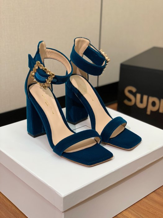 Босоножки фото 2