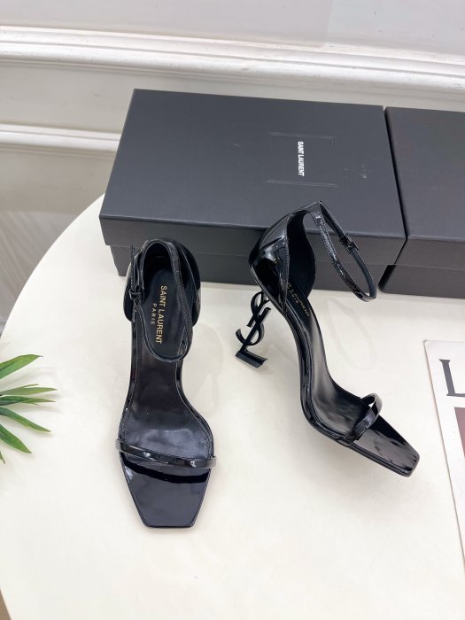 Босоножки фото 5