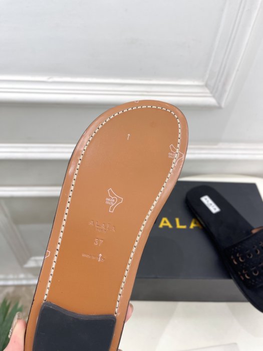 Шлепанцы женские фото 9