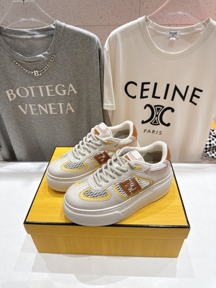 Кроссовки женские фото 3