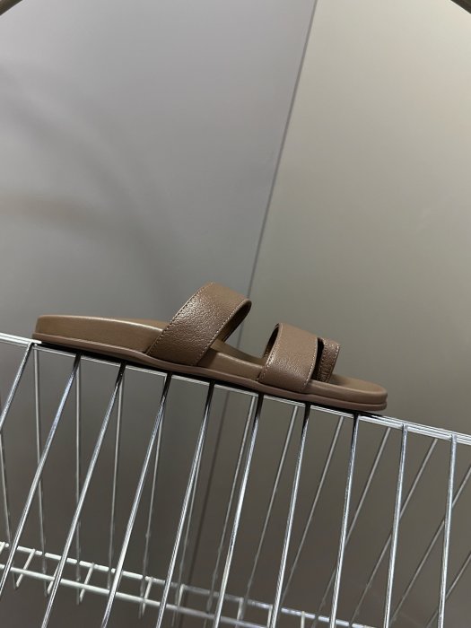 Шлепанцы фото 5