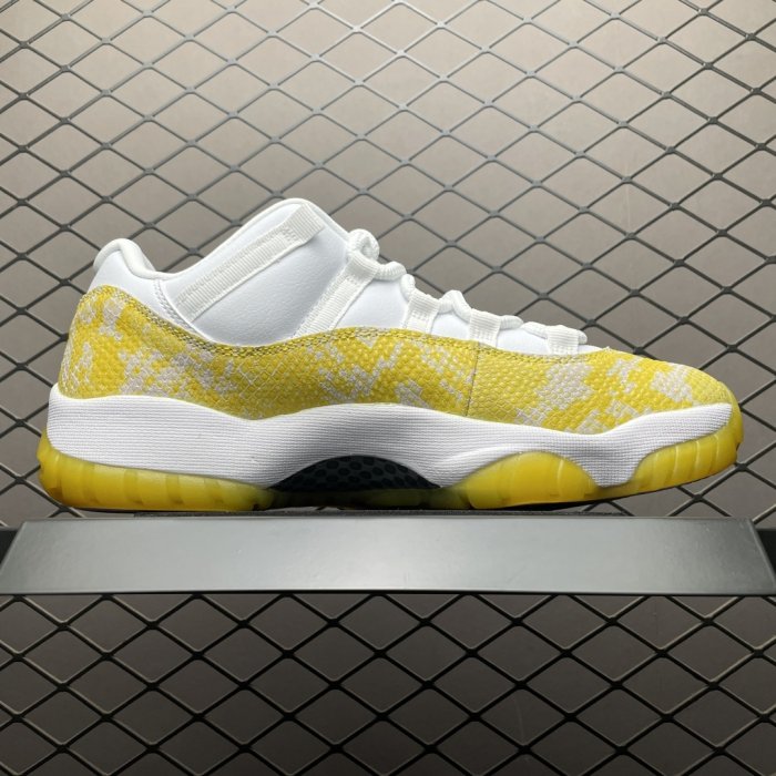 Кроссовки Air Jordan 11 Low SE фото 3