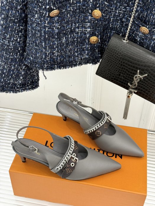 Босоножки фото 3