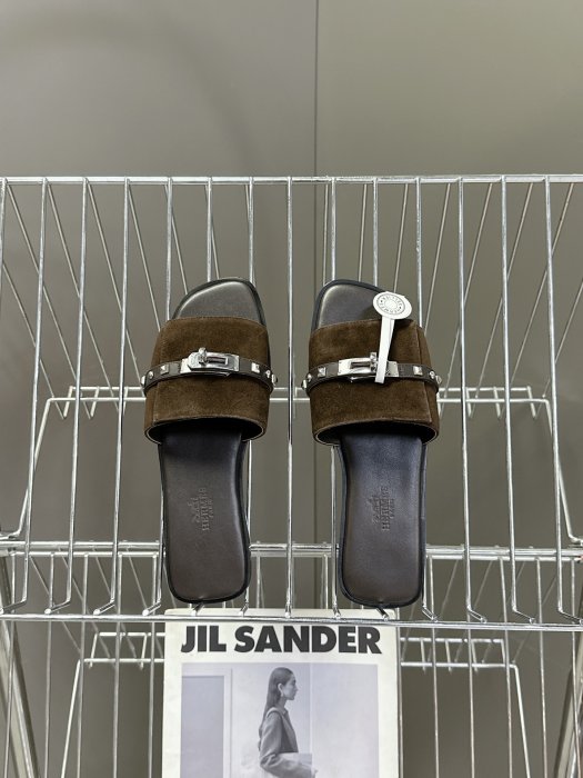 Шлепанцы фото 6