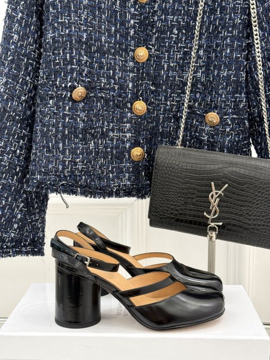 Босоніжки з роздвоєним носком