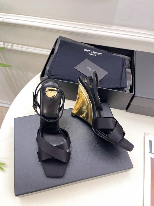 Босоножки фото 4