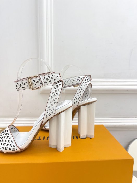 Босоножки фото 8