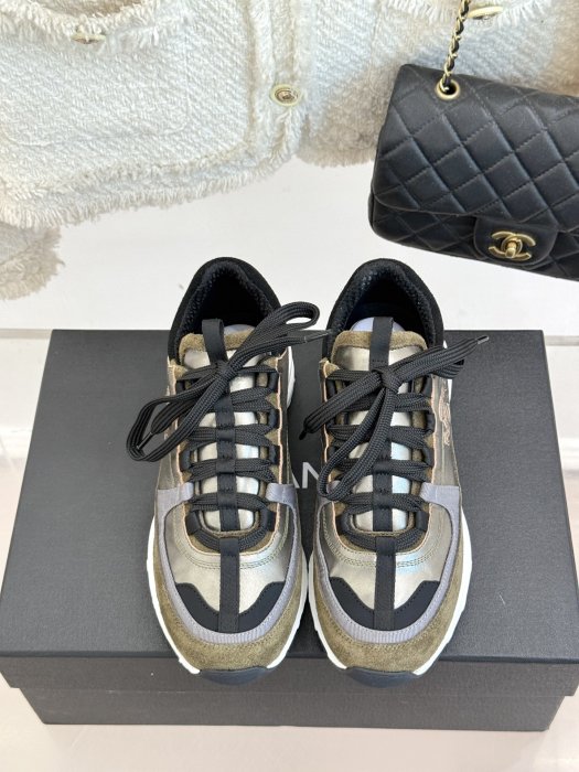 Кроссовки женские фото 4