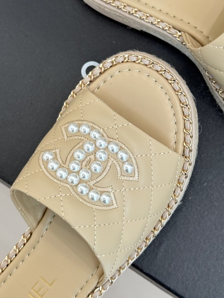 Шлепанцы женские фото 7