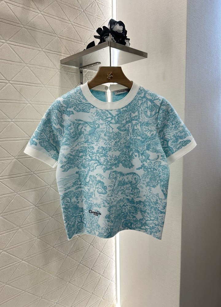 Футболка женская