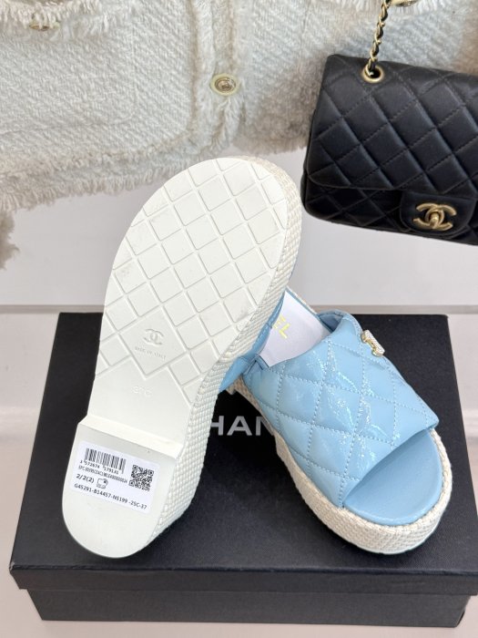 Шлепанцы женские фото 9