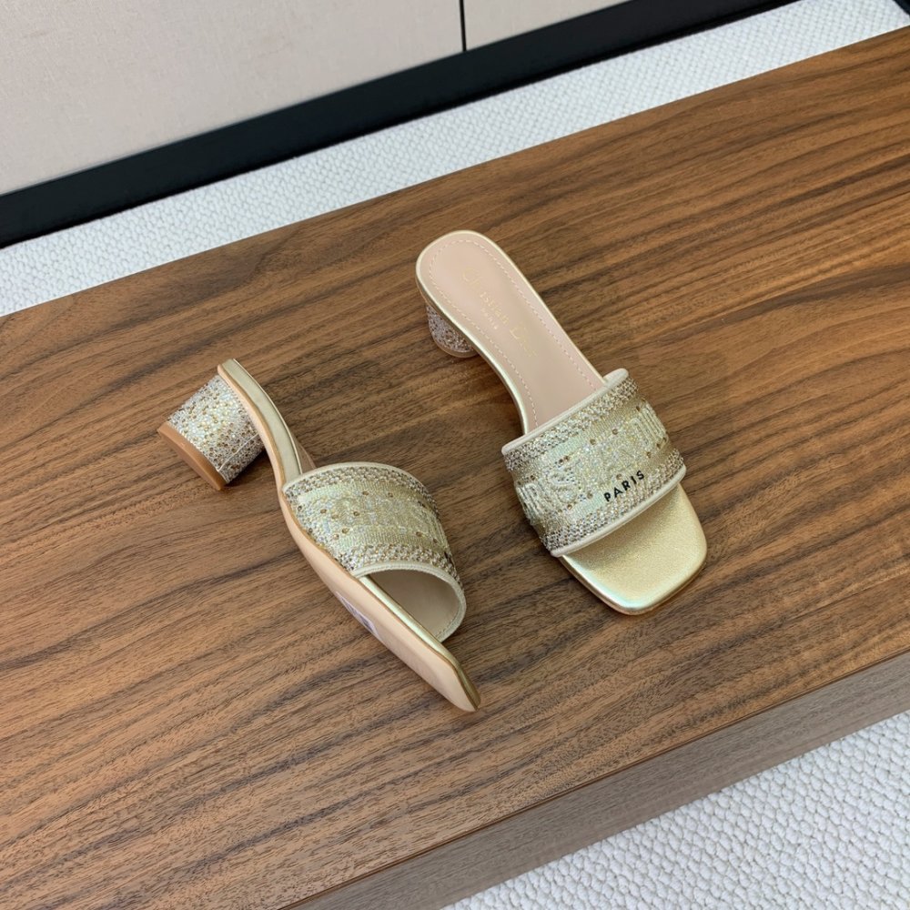 Шлепанцы женские фото 2