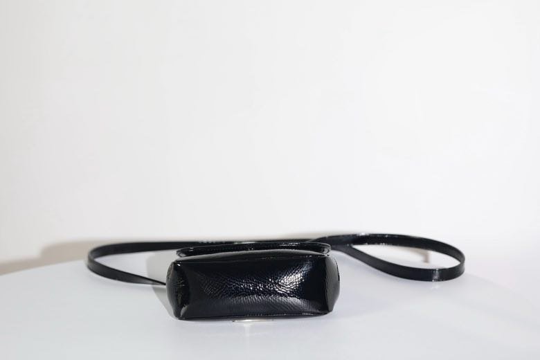 A bag across shoulder фото 5