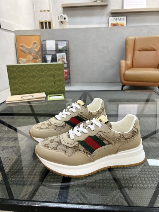 Кросівки чоловічі