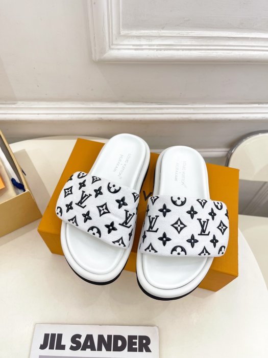 Шлепанцы женские