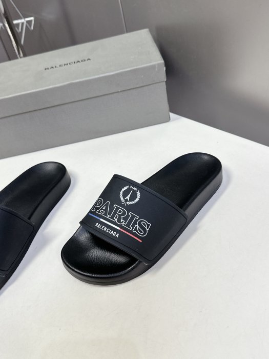 Шлепанцы фото 3