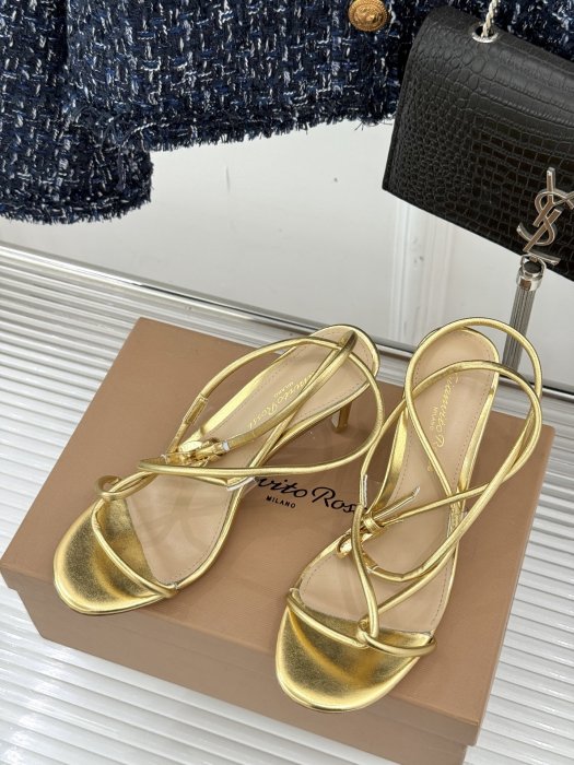 Sandals on stud фото 2