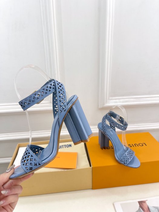 Босоножки фото 6