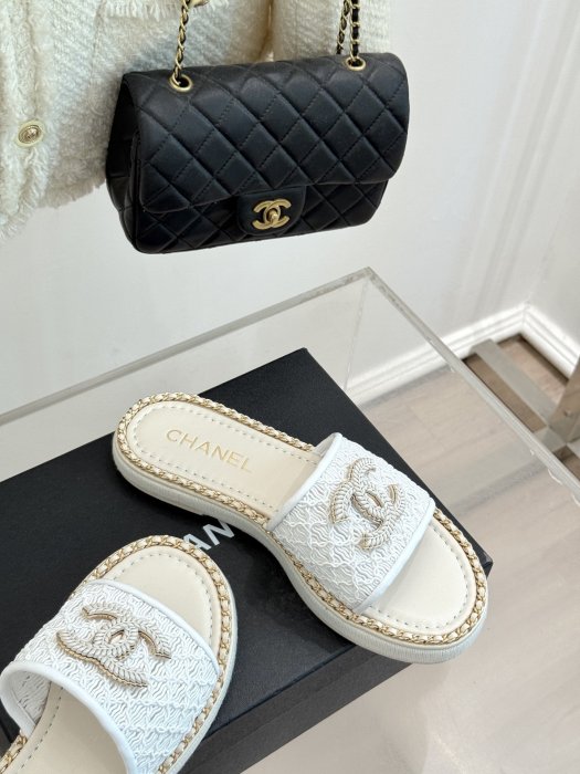 Шлепанцы женские фото 5