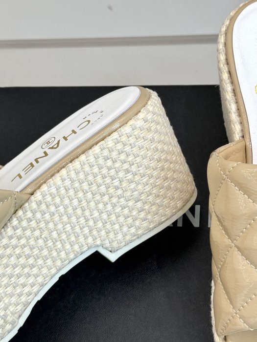 Шлепанцы женские фото 6