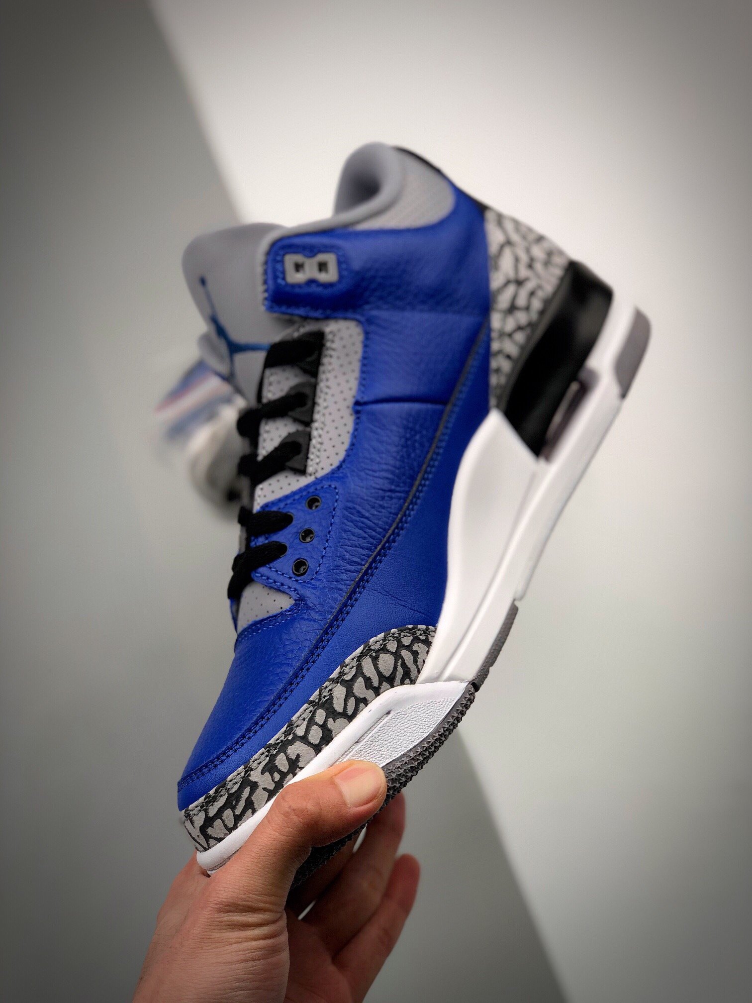 Air jordan retro 3 blue hot sale and white