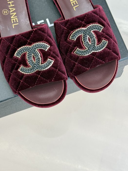 Шлепанцы фото 7