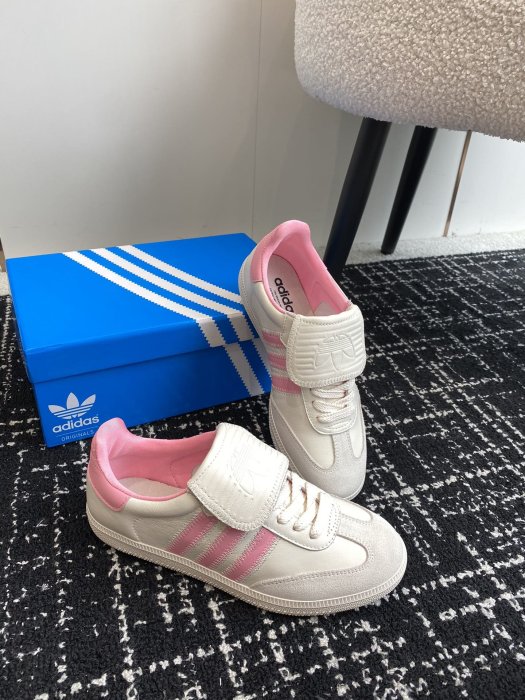 Кеди жіночі Adidas Humanrace Samba