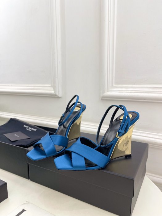 Босоножки фото 3