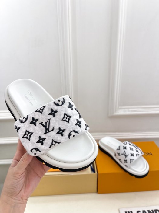 Шлепанцы женские фото 5