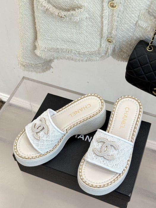 Шлепанцы женские фото 2