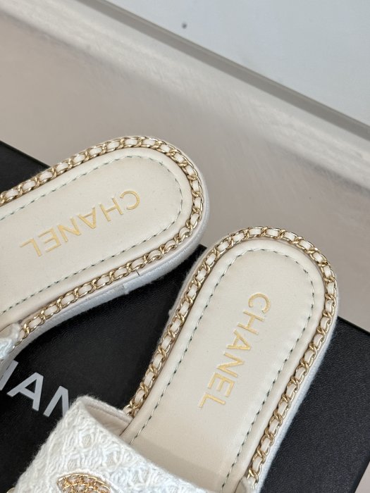 Шлепанцы женские фото 8