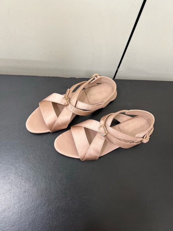 Сандалі жіночі фото 4