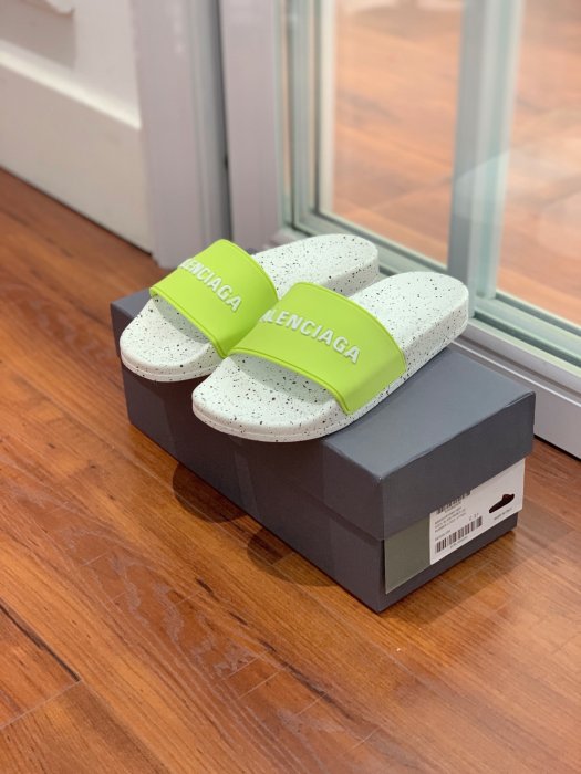 Шльопанці фото 5