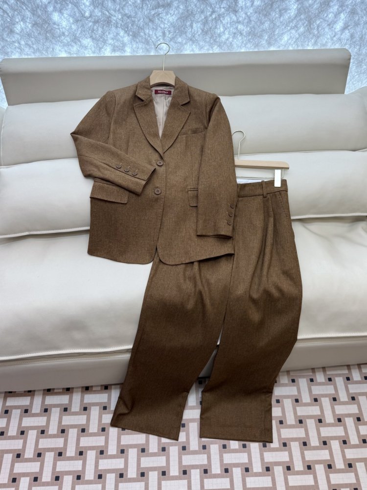 Костюм жіночий фото 3