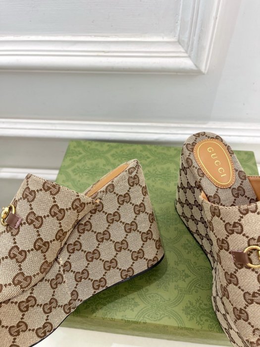 Босоножки фото 7