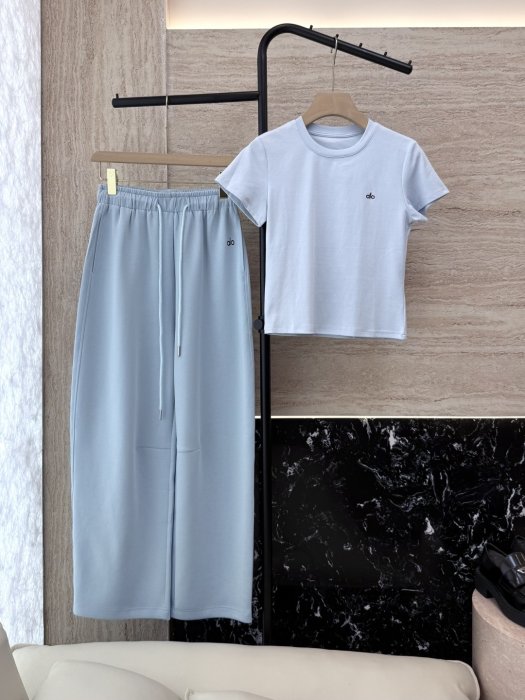 Костюм женский