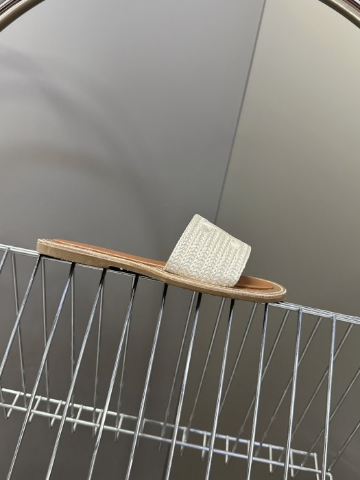 Шлепанцы женские фото 5