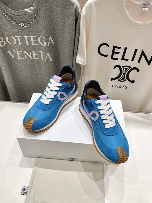 Кроссовки женские фото 2