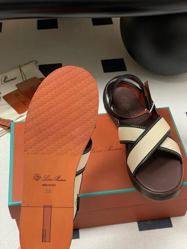 Сандалі жіночі фото 3