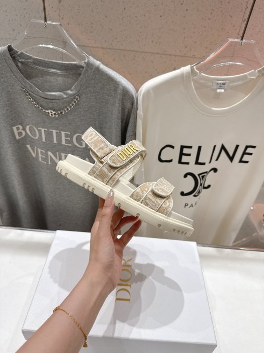 Сандалии женские фото 5