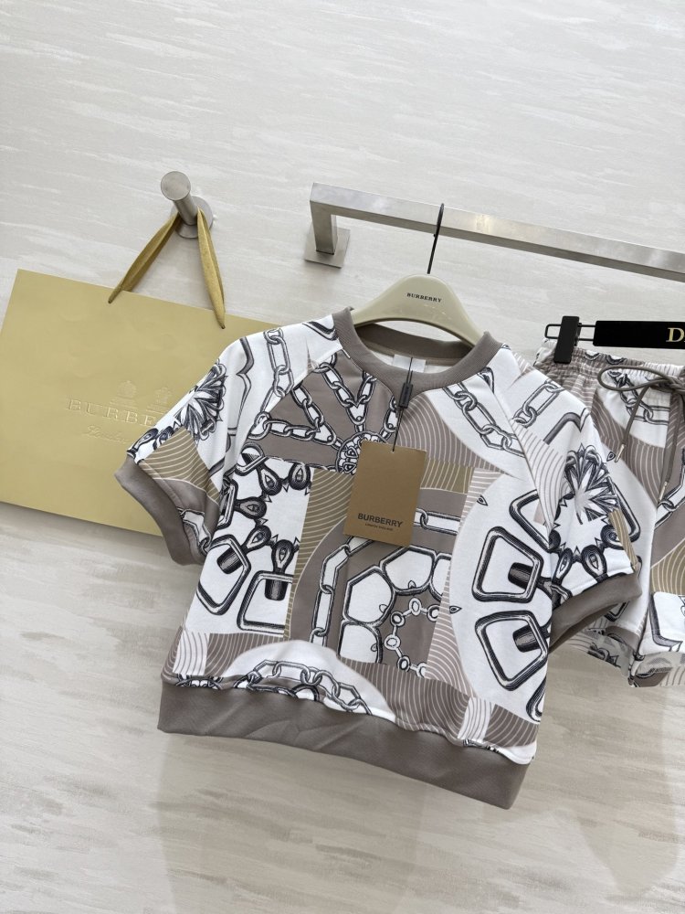 Костюм женский фото 2