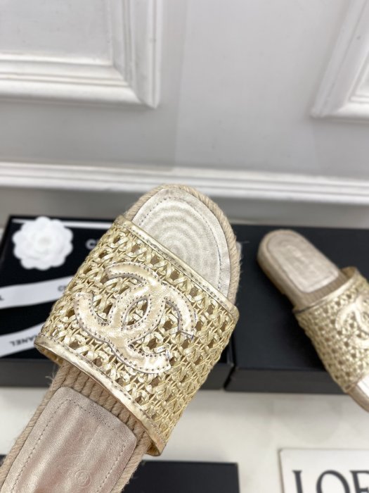 Шлепанцы женские фото 8