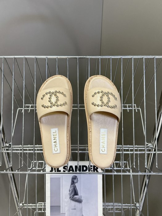 Шлепанцы женские фото 6