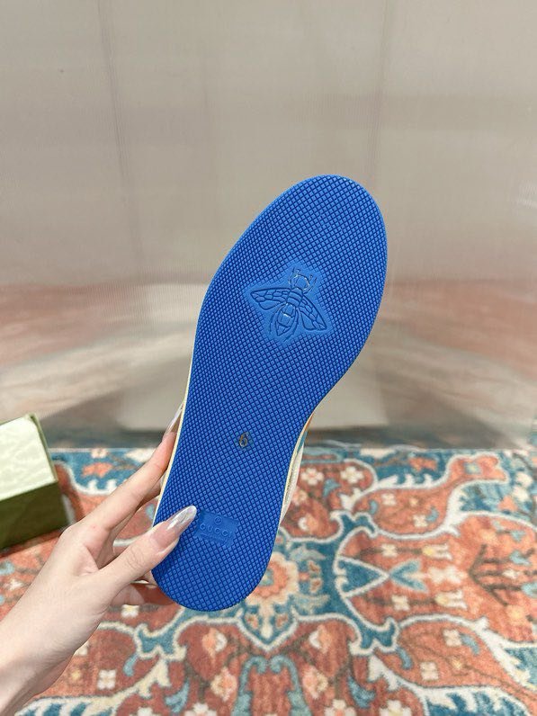 Кросівки жіночі фото 2