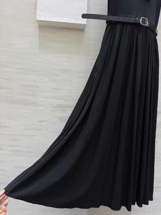 Плаття, Сукня середньої довжини з короткими рукавами і поясом фото 7