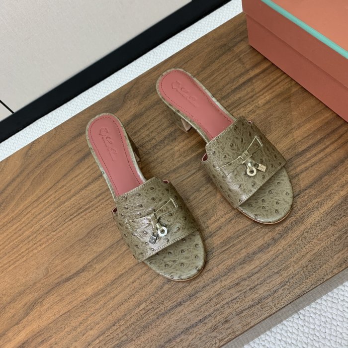 Шлепанцы фото 4